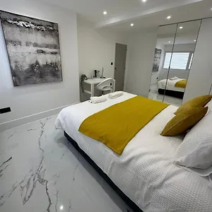  Holiday home Entire In For Family, Friends And Contractors